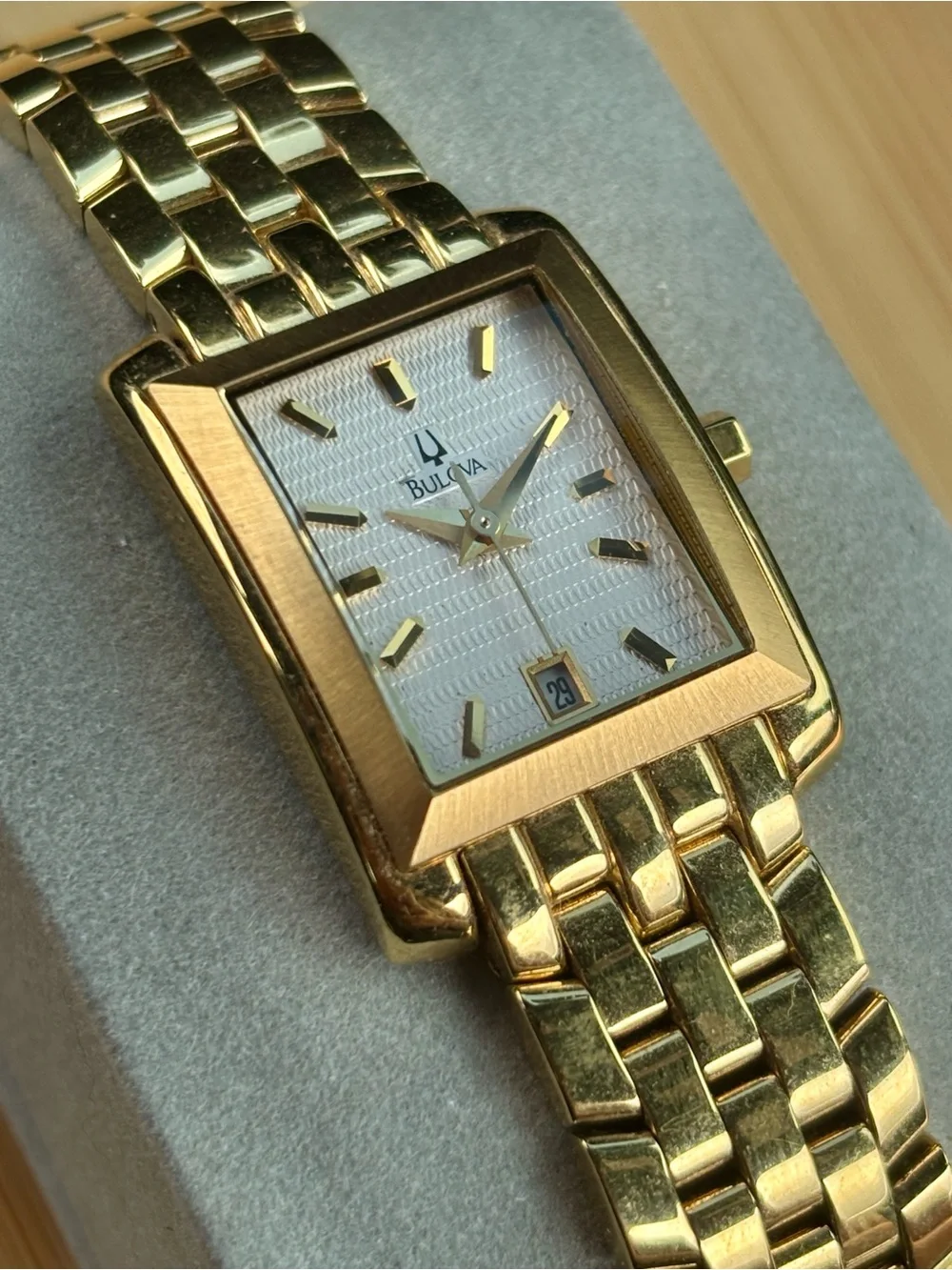 Bulova Gold Tone White Pattern Dial Date Quartz Watch Analog Water Resistant